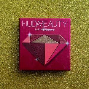 HUDA Beauty Ruby Obsessions Eyeshadow Palette